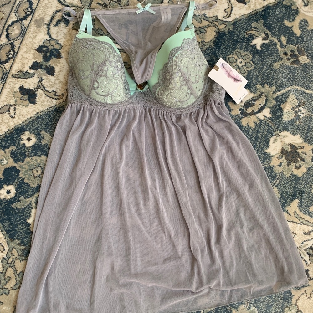 Jessica Simpson Bra and Thong Set